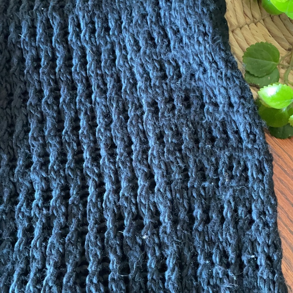 ❄️Soft Woven Calvin Klein Scarf - Picture 2 of 4